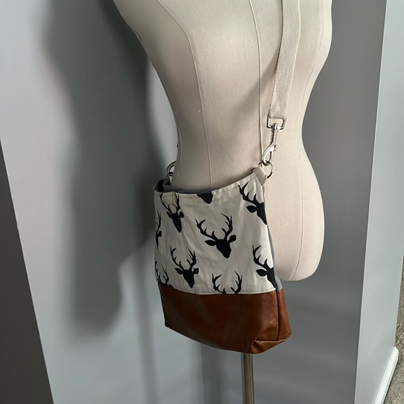 Crossbody Bag - Picture 1 of 2